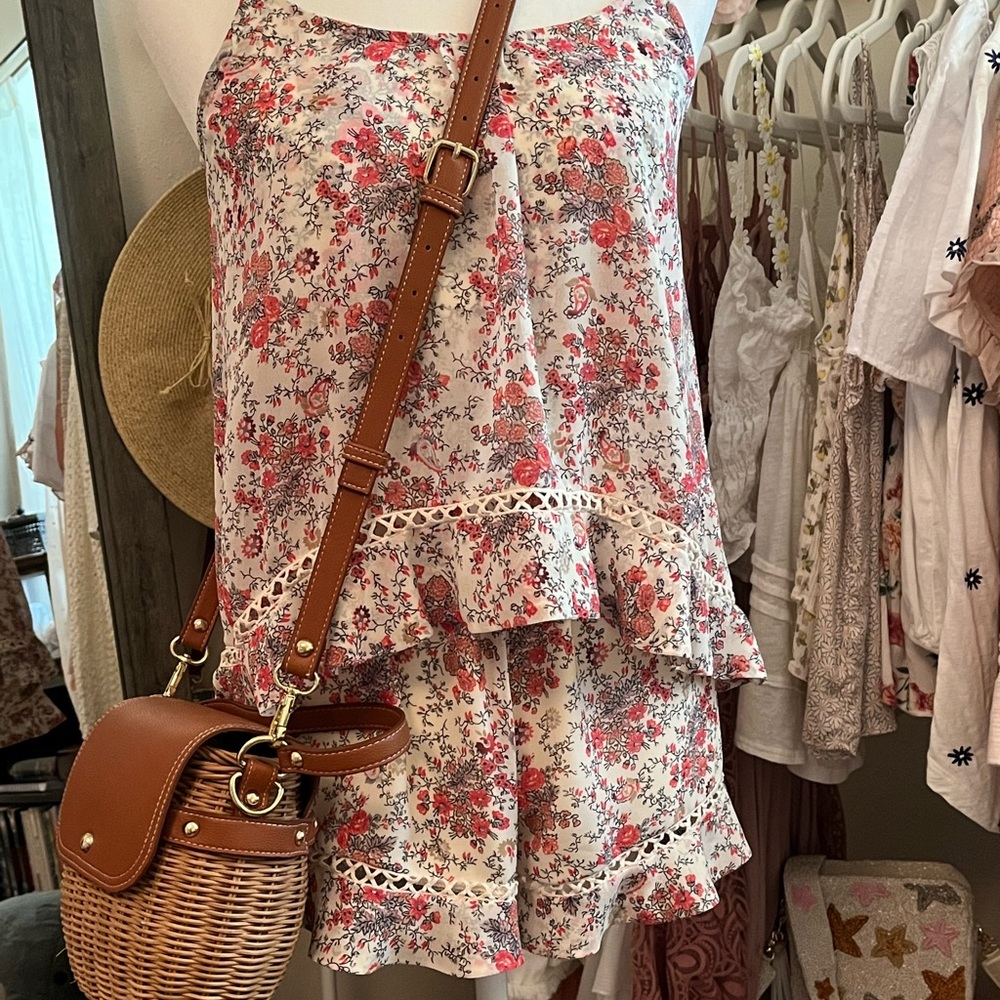 WAYF Dillard’s floral shorts pink floral shorts romper size XS